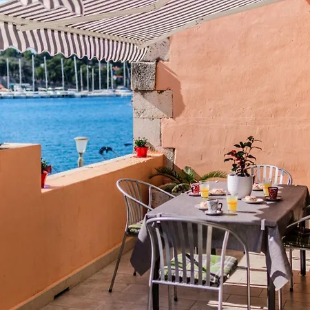 Mladinic - Sea View Apartamento Milna (Brac)