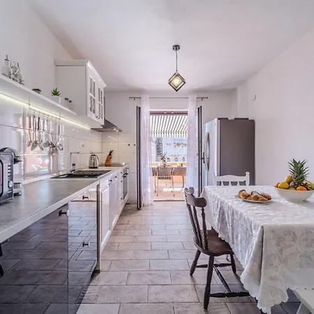 Mladinic - Sea View * Milna (Brac)